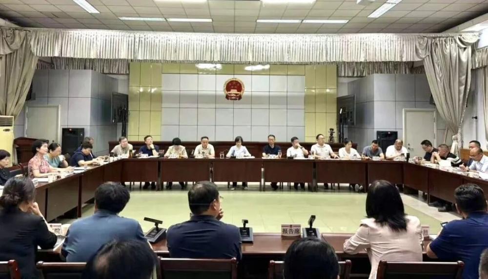 卫滨区十五届人大常委会第三十八次会议召开