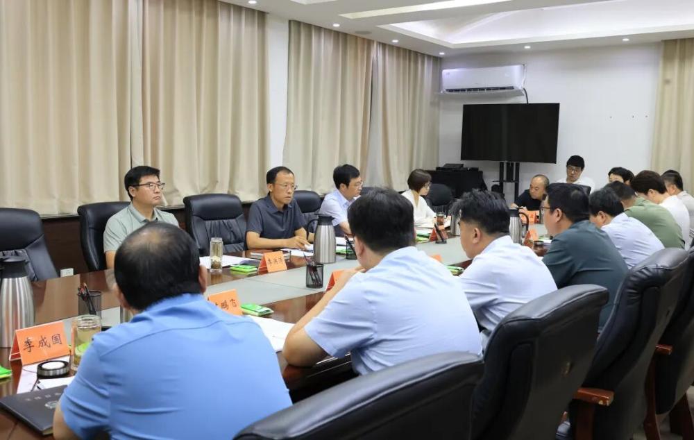 卫滨区委常委会召开会议
