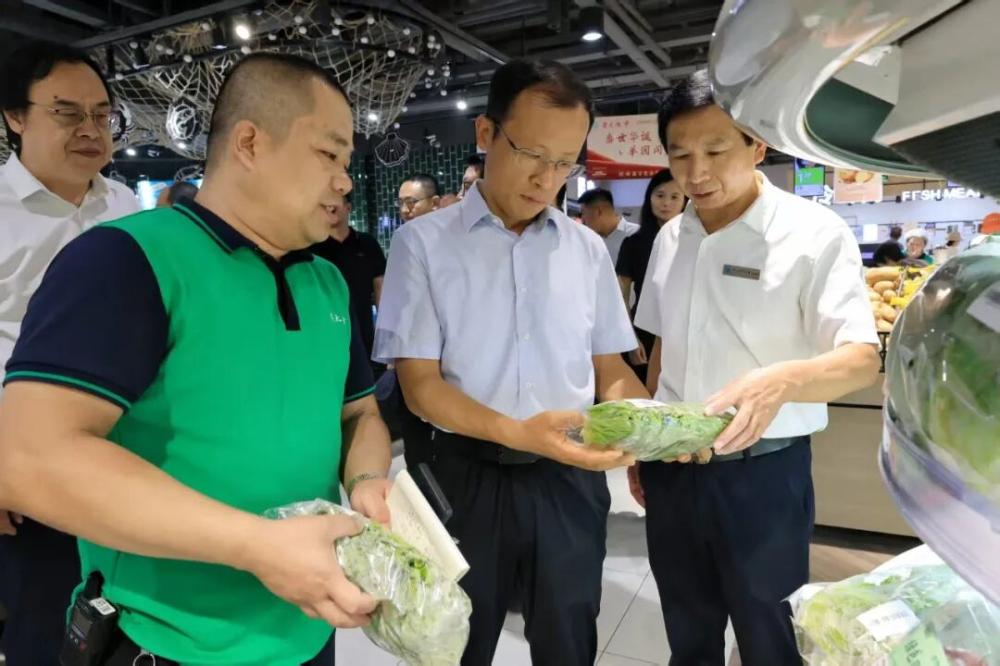 区委书记邓国永调研督导“双节”期间消防安全、食品安全等重点工作