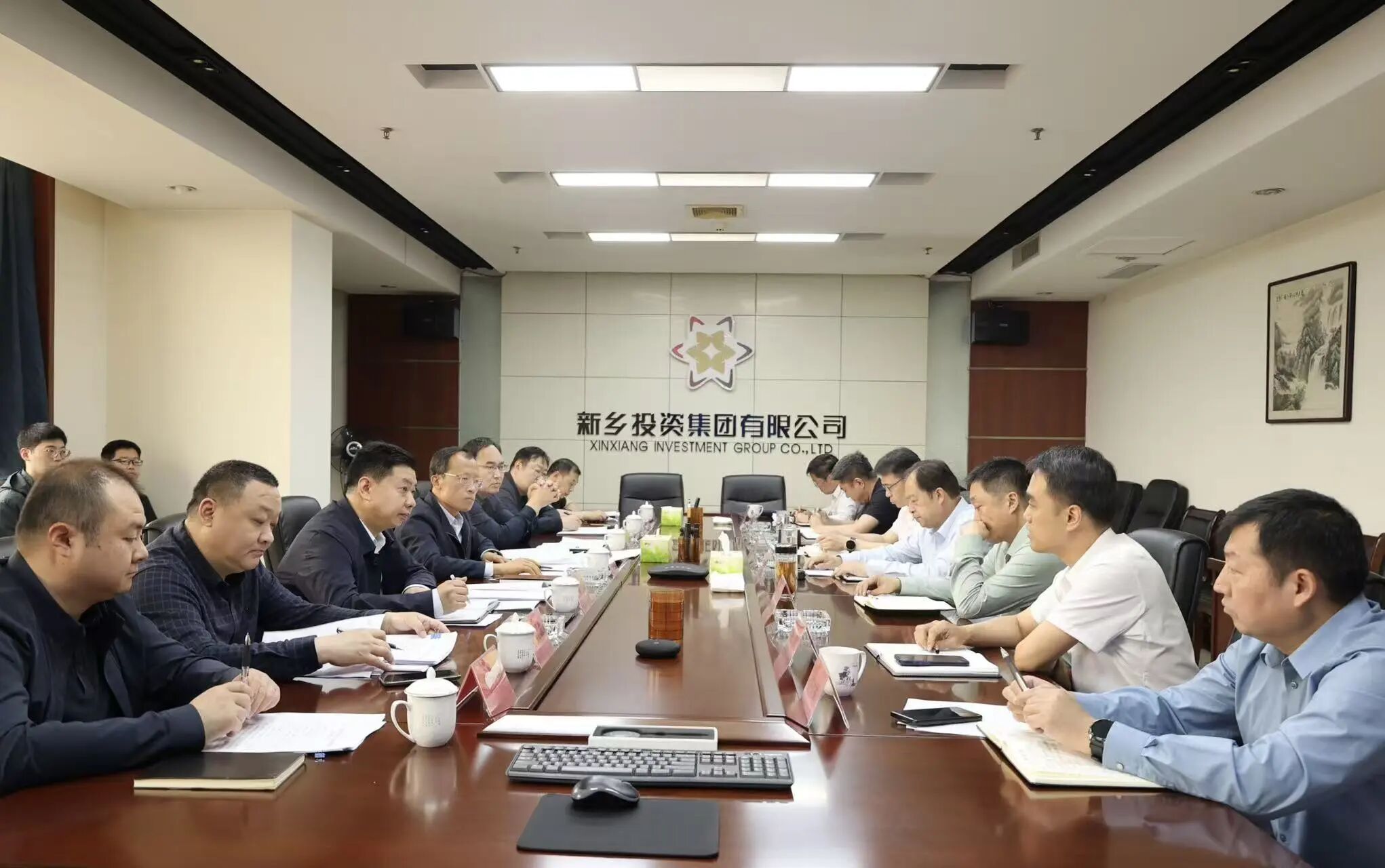 区委书记邓国永带队赴新乡投资集团开展洽谈对接